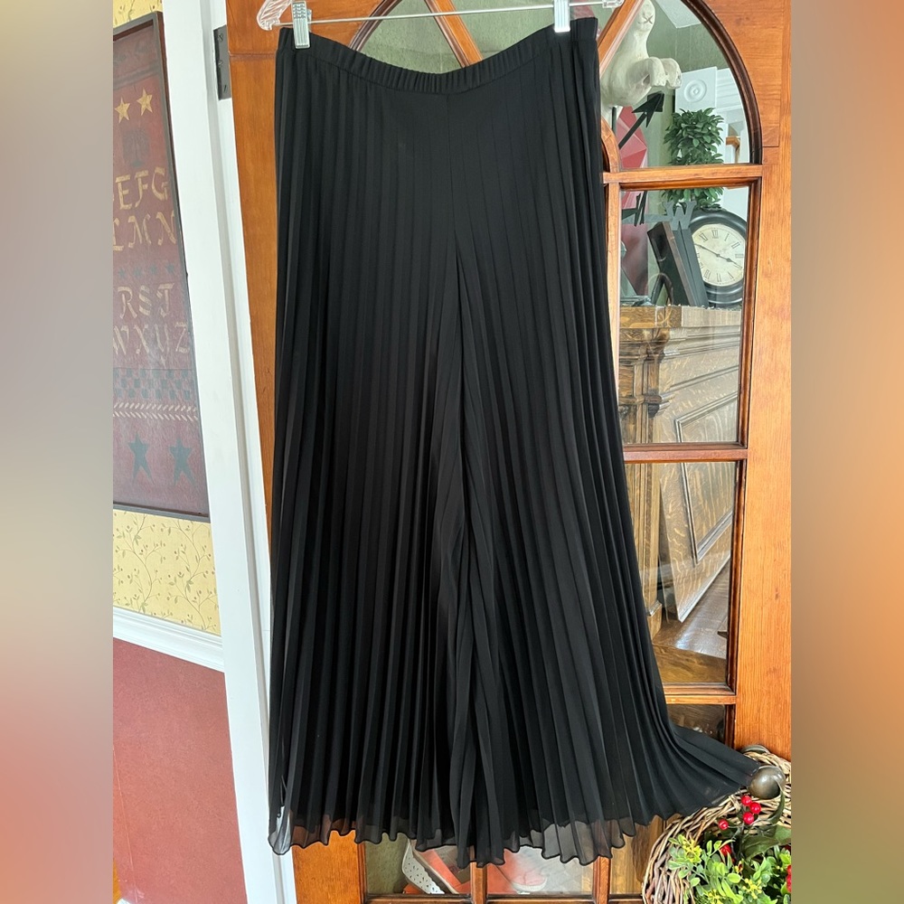 Womens size M pleated palazzo pants